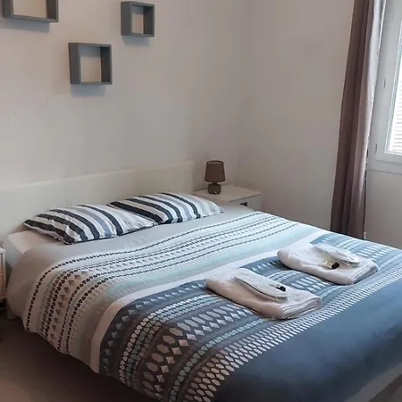 **** Sea 1 A 8 Personnes 80m2 A 120m De La **** *