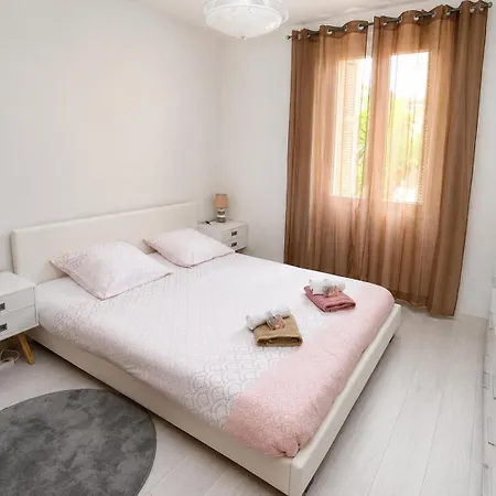**** Sea 1 A 8 Personnes 80m2 A 120m De La **** Apartment *