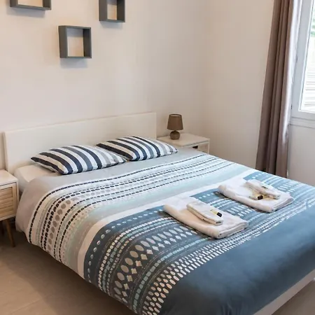 Apartment **** Sea 1 A 8 Personnes 80m2 A 120m De La **** *