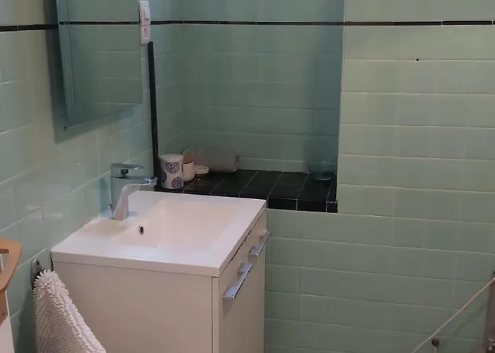 **** Sea 1 A 8 Personnes 80m2 A 120m De La **** דירה *