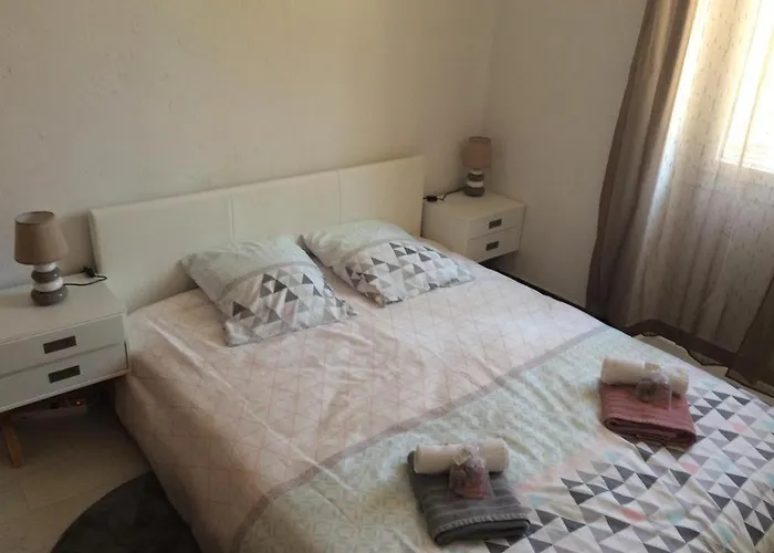 **** Sea 1 A 8 Personnes 80m2 A 120m De La ****